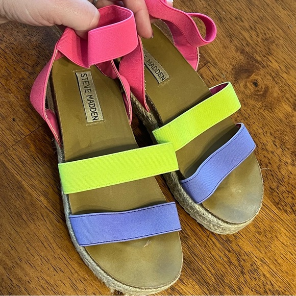 Steve Madden wedge elastic multicolor strap sandals size 2 - Picture 10 of 10